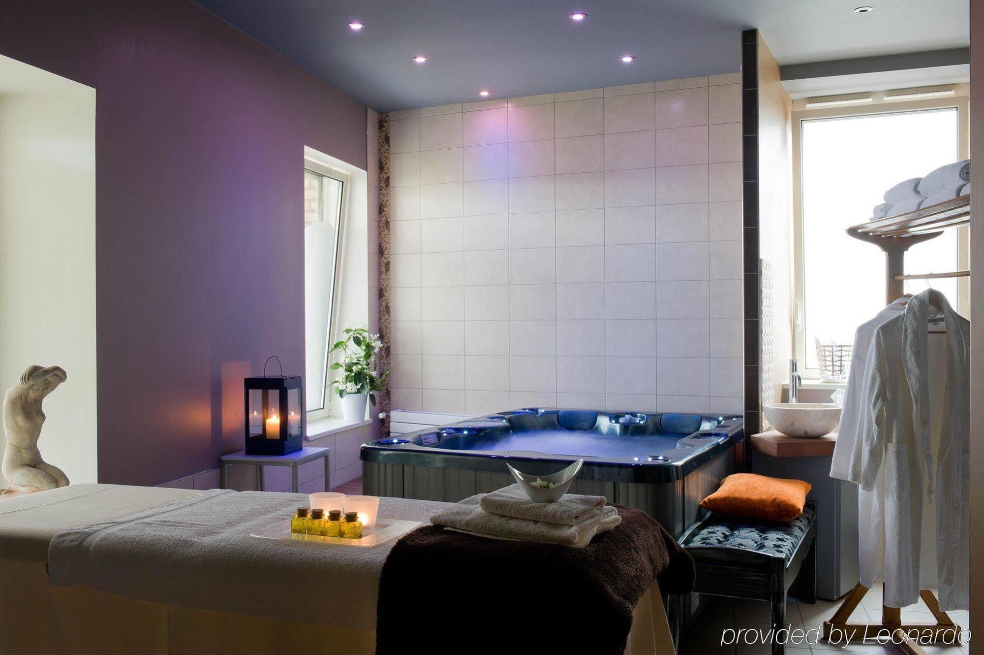Hotel Spa Frederic Carrion Et Sa Table Gastronomique Viré 外观 照片