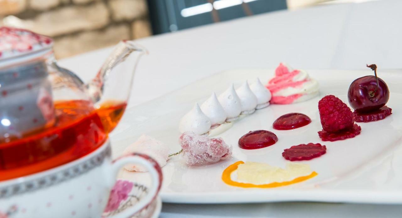 Hotel Spa Frederic Carrion Et Sa Table Gastronomique Viré 外观 照片